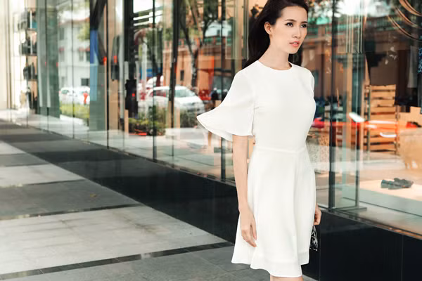 Người đẹp Phan Thị Mơ hóa thành quý cô công sở 