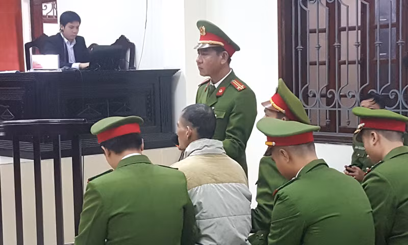 Trong quá trình giam giữ, có 4 lần bị cáo đã có ý định tự tử bằng cách cắn lưỡi.