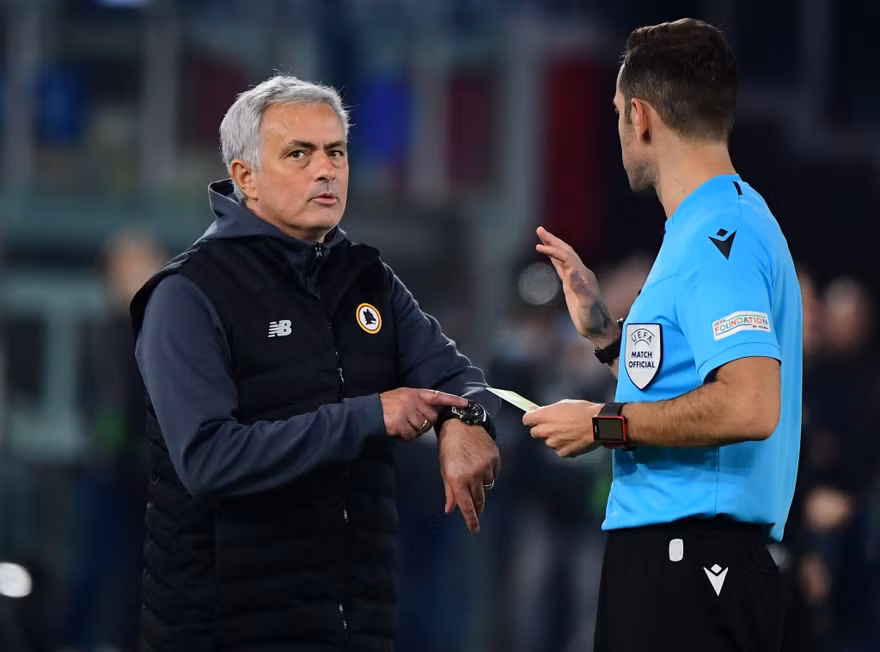 AS Roma không thắng, Mourinho lại đổ tại