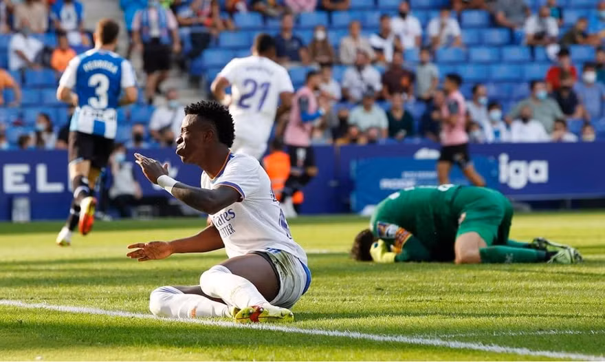 Hàng công nhạt nhoà, Real Madrid gục ngã trước Espanyol