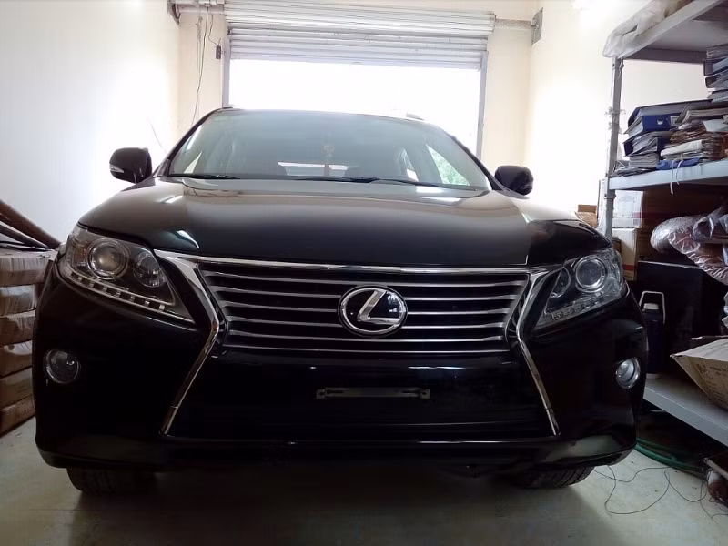 Một chiếc xe Lexus tang vật không rõ nguồn gốc bị Đội Kiểm soát Hải quan Nghệ An bắt giữ