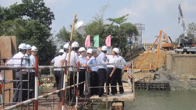 Lãnh đạo Bộ Xây dựng lưu ý chủ đầu tư sửa chữa cầu Ghềnh