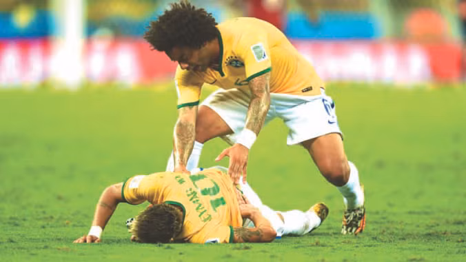 Brasil sẽ không còn ngôi sao lớn nhất trong đội hình ở những trận còn lại sau chấn thương lưng tai hại. Ảnh: Getty Images