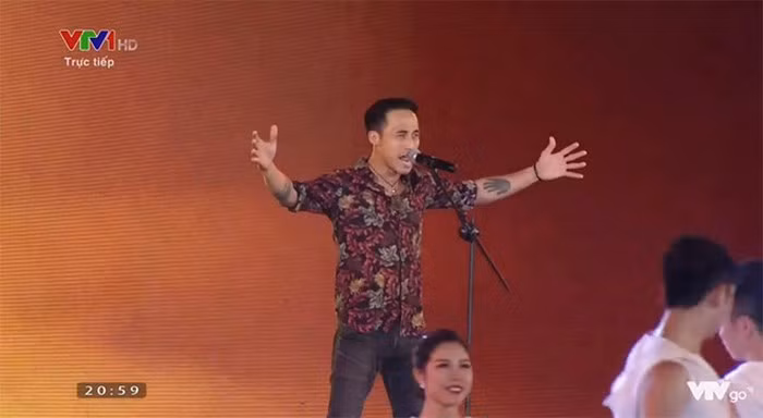 Phạm Anh Khoa xuất hiện trong chương trình phát trực tiếp trên sóng quốc gia