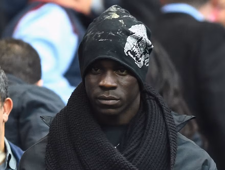 Khuôn mặt thất thần của Balotelli khi Liverpool thua trận