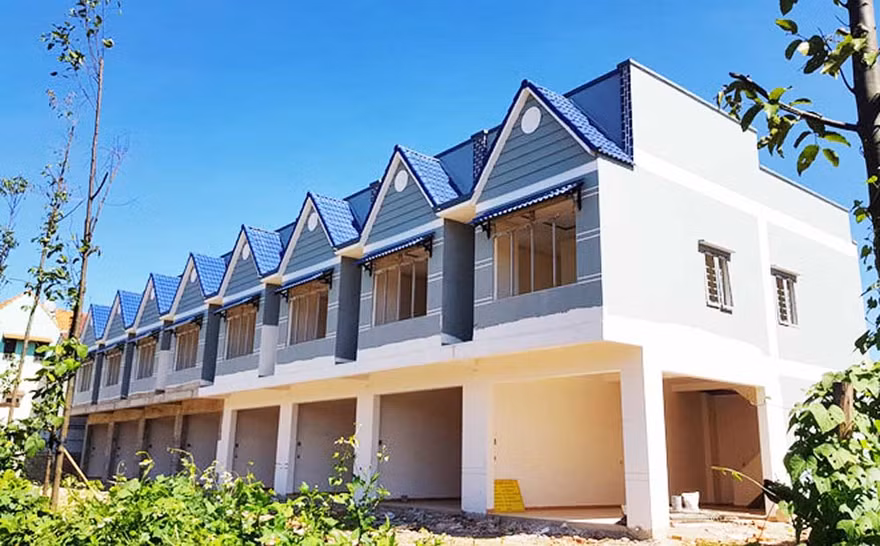 Nhà dịch vụ của bến xe bị biến thành dãy nhà mặt phố