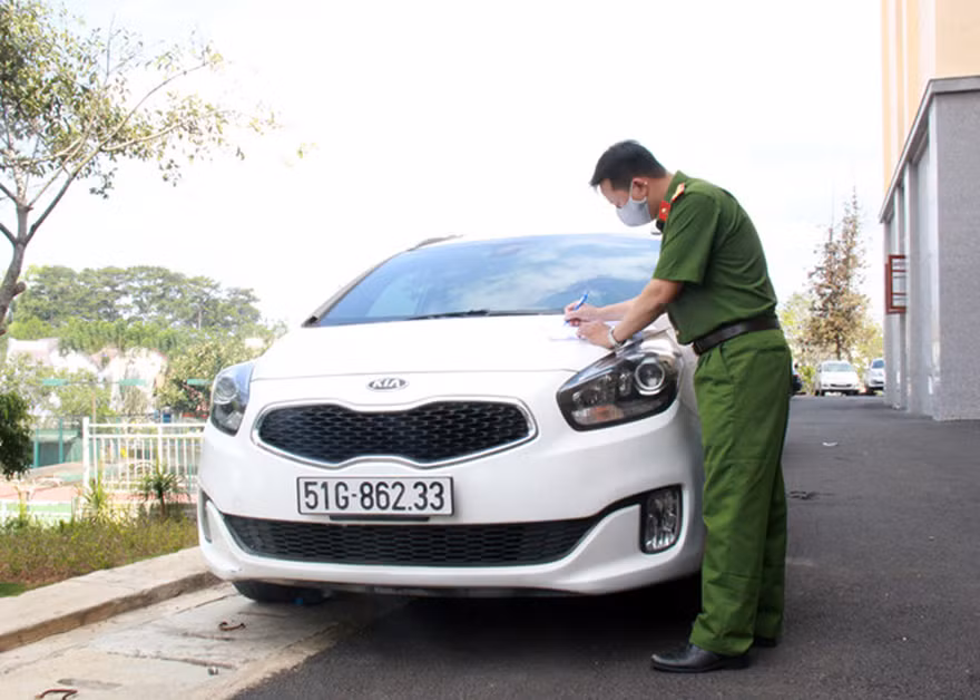 Một ô tô nhom đối tượng chiếm đoạt rồi rao bán 