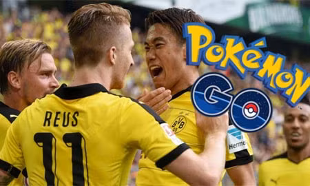 Cầu thủ Dortmund xông vào phòng vệ sinh nữ để bắt pokemon