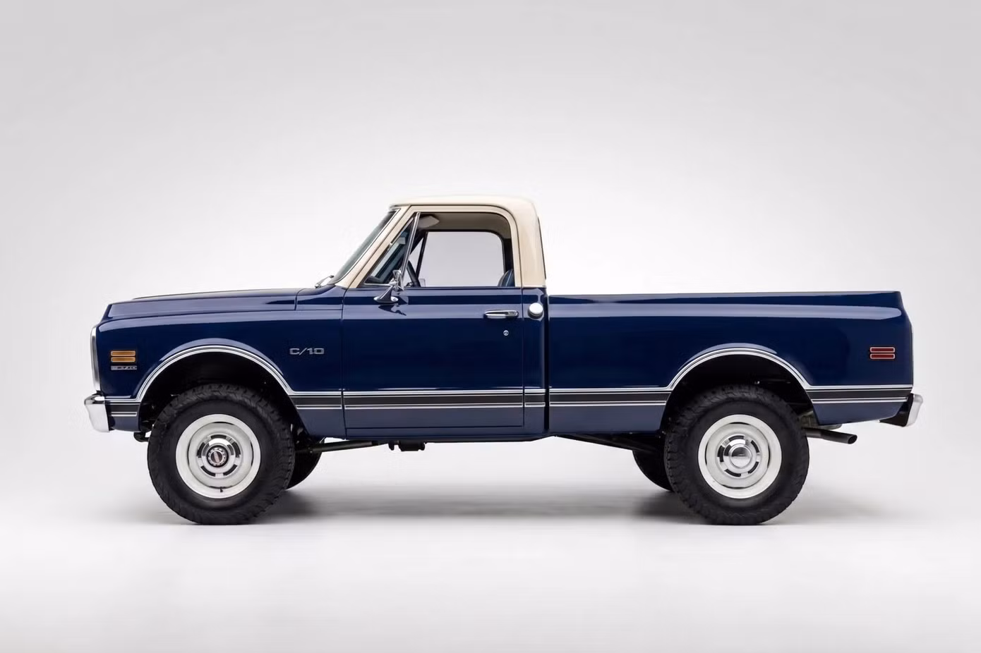 icon-4x4-chevrolet-c10-silverado-121-2048x1364.jpg
