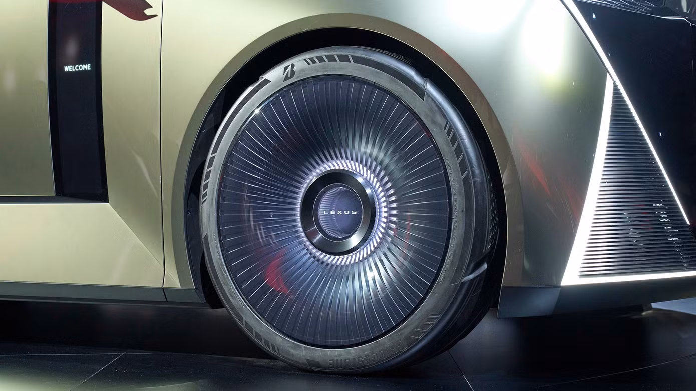 128-lexus-ls-concept-minivan-at-2025-tokyo-show.jpg