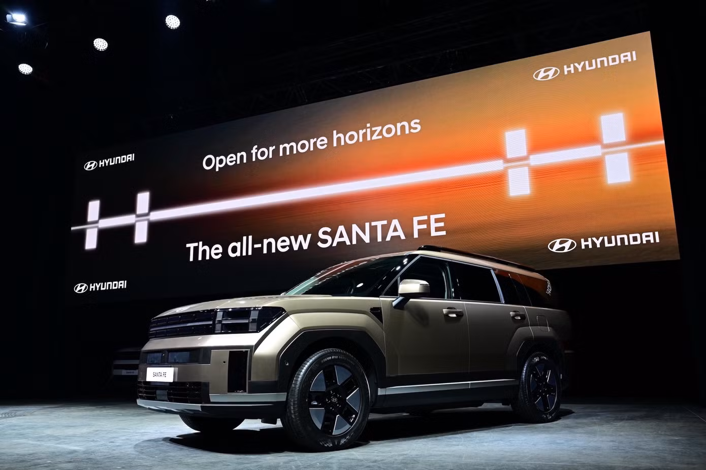 hyundai-santa-fe-hybrid-7.jpg