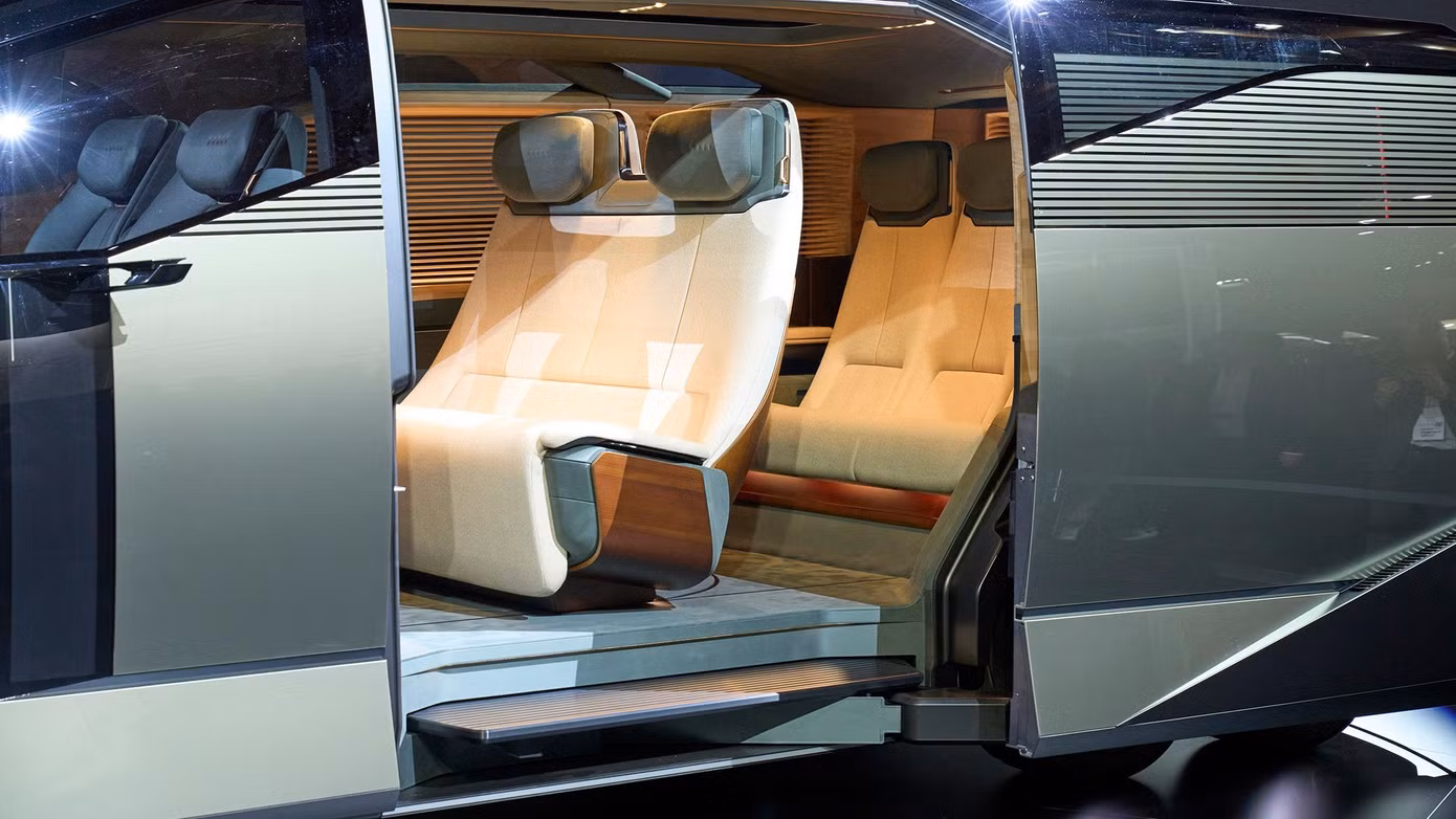 105-lexus-ls-concept-minivan-at-2025-tokyo-show.jpg