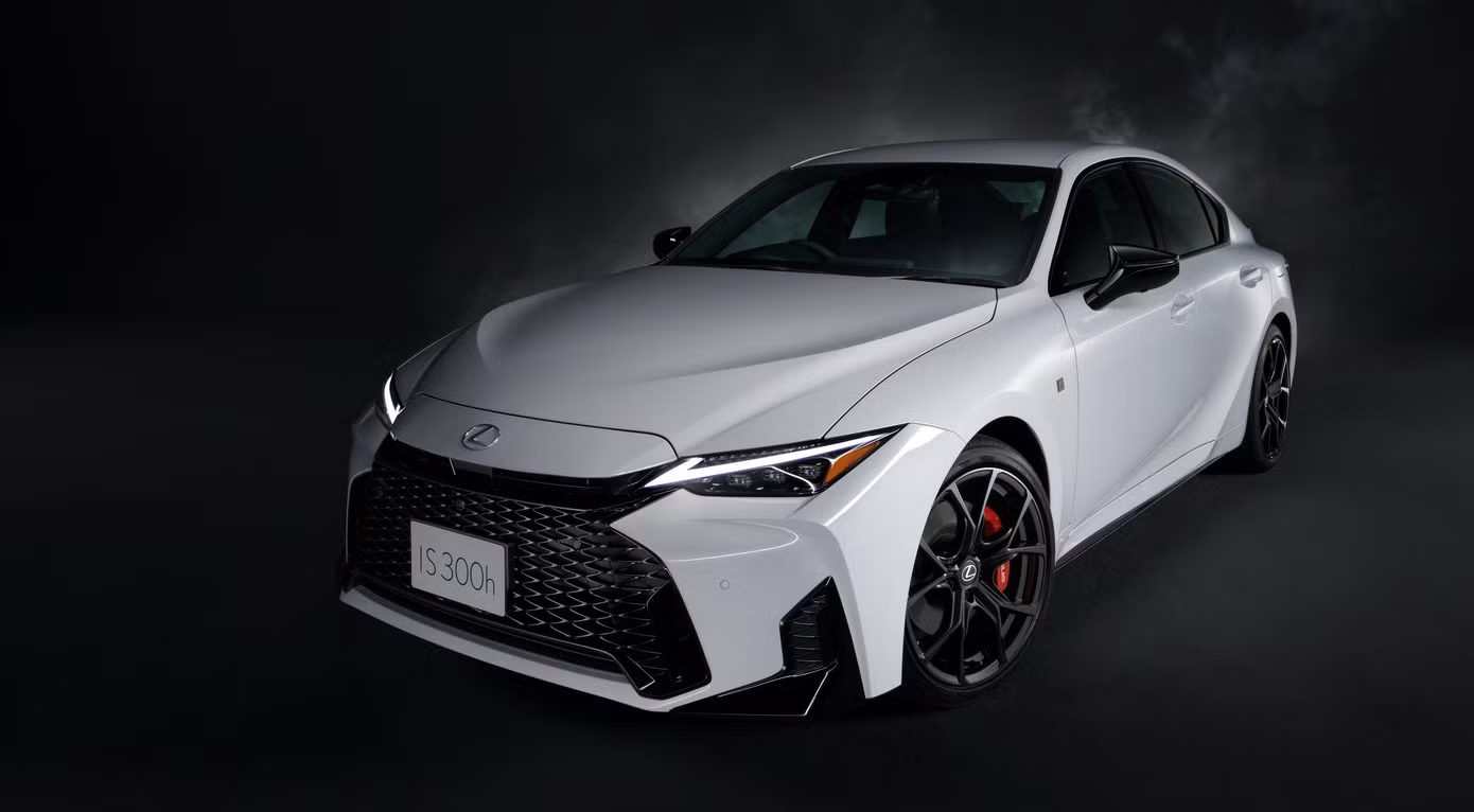 2026-lexus-is300h-japan-101.jpg