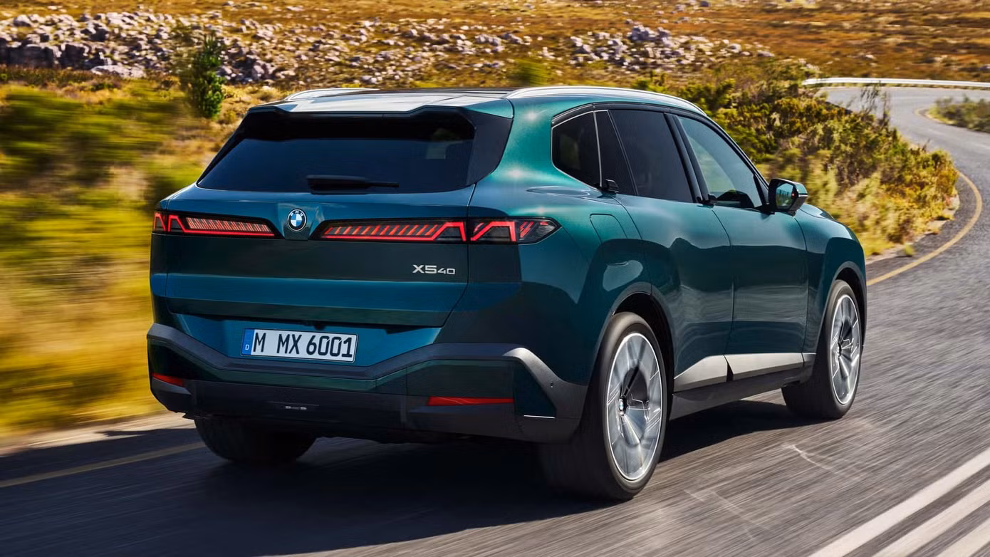 2027-bmw-x5-40-2581.jpg