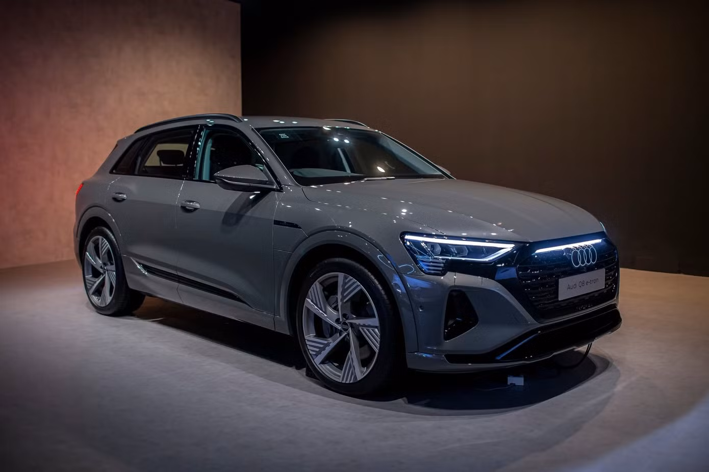 audi-q8-e-tron.jpg