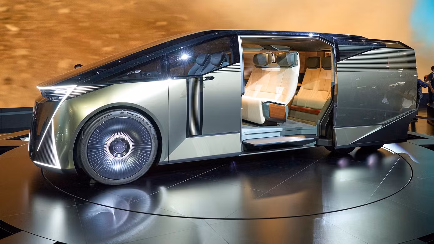 108-lexus-ls-concept-minivan-at-2025-tokyo-show.jpg