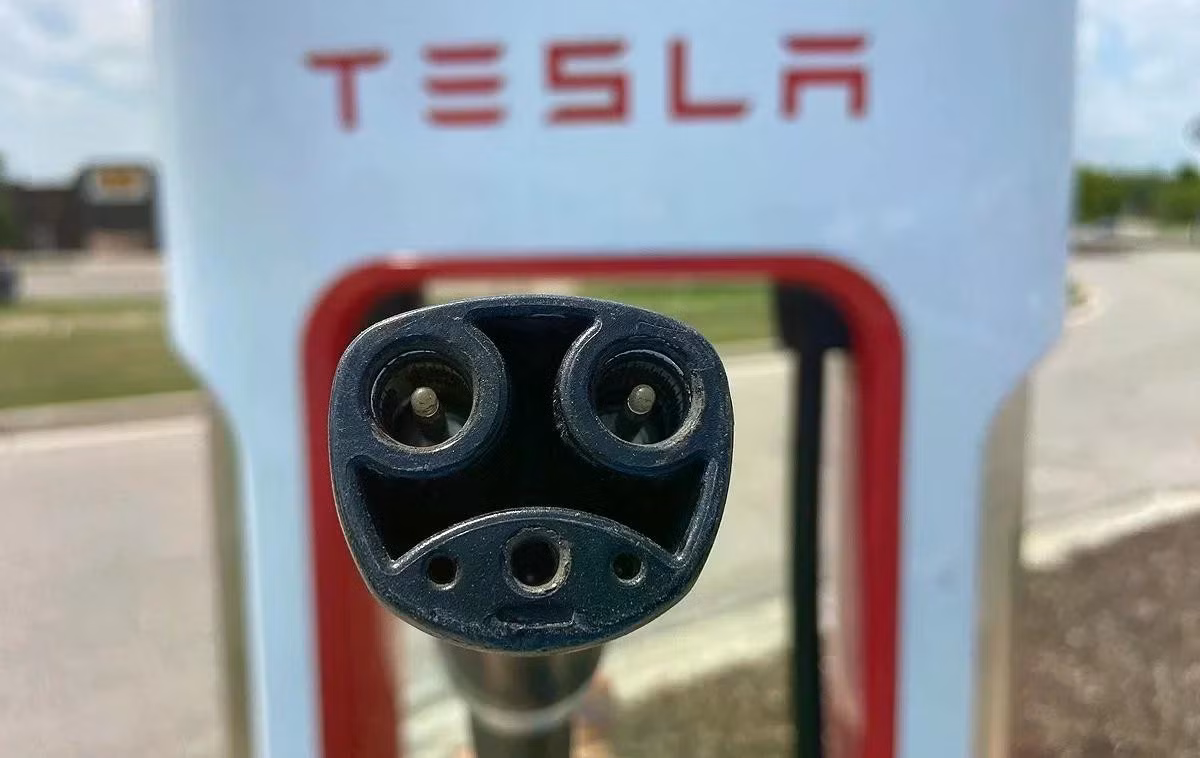Chuẩn sạc "độc quyền" trên các xe Tesla. Ảnh: Tesla.