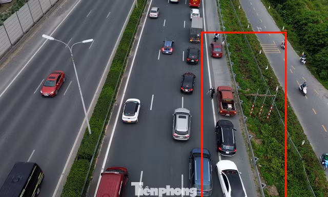 Cửa ngõ Hà Nội ‘nghẹt thở’ chiều 2/5: Tài xế liều lấn làn khẩn cấp, CSGT xử lý tại chỗ