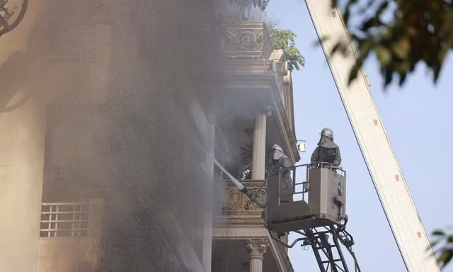 Hiện trường vụ cháy nhà cao tầng ở Hà Đông, lửa bùng dữ dội