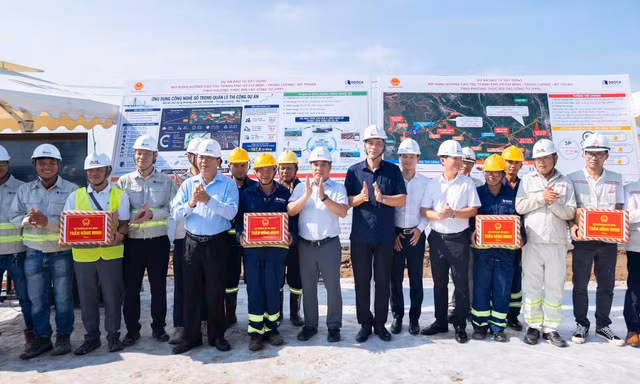 Bộ trưởng Bộ Xây dựng đánh giá cao mô hình chuyển đổi số và đào tạo thực chiến của Đèo Cả
