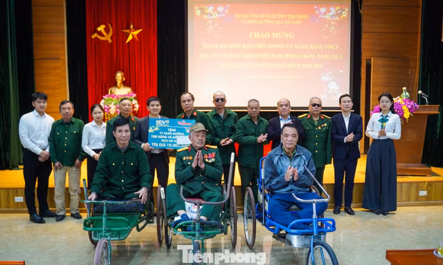 Quà Xuân ấm áp BIDV và báo Tiền Phong tặng thương bệnh binh, người có công