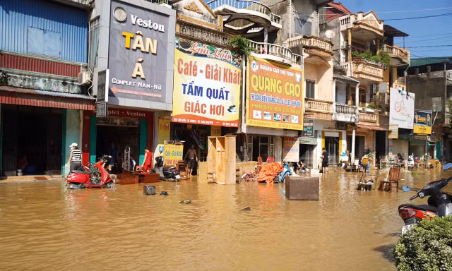 Thái Nguyên tan hoang sau mưa lũ
