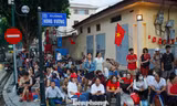 Xếp hàng giữ chỗ hơn một ngày để xem tổng duyệt diễu binh, diễu hành