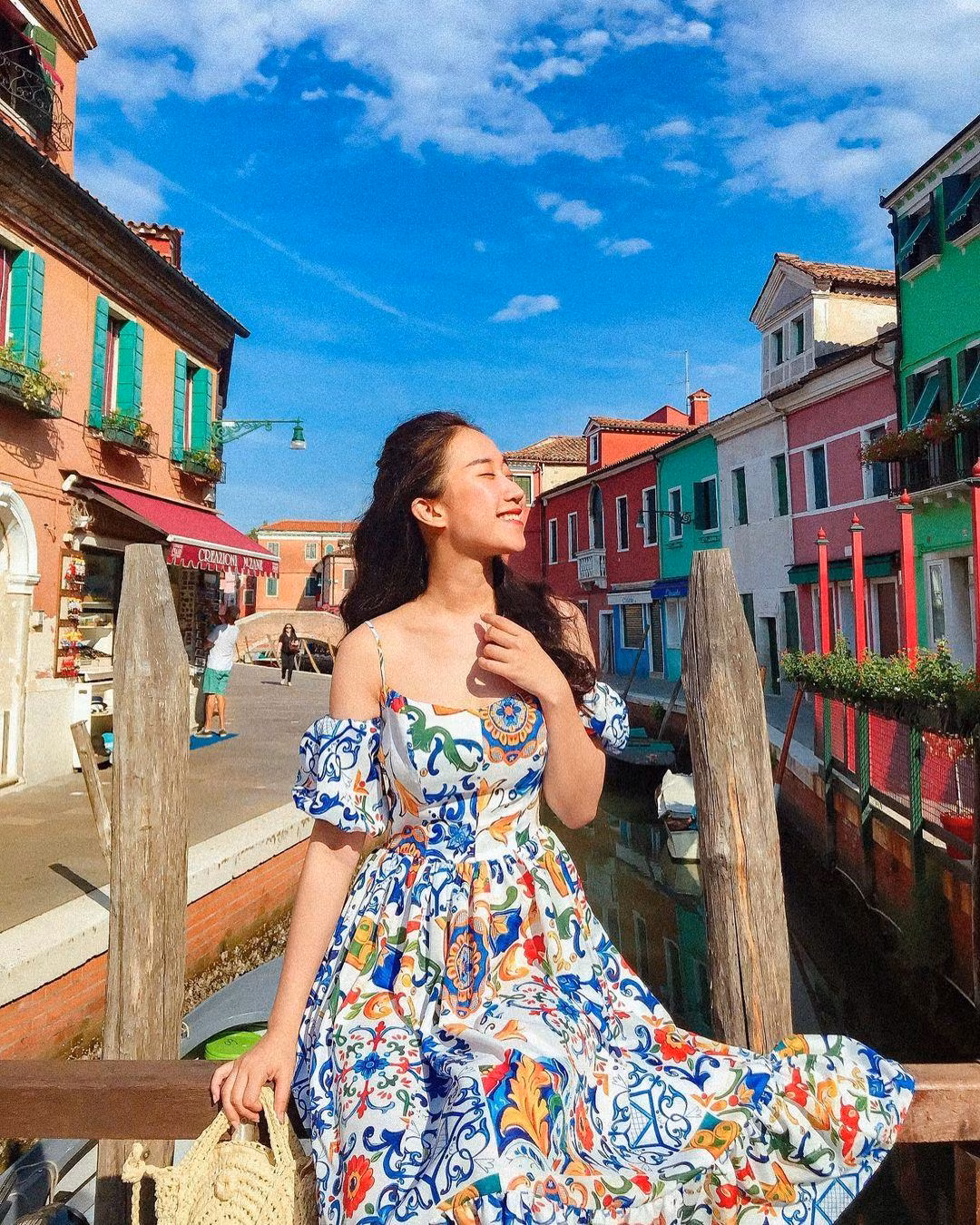 Đặng Thùy Dương sở hữu bộ sưu tập ảnh check-in tại nhiều địa điểm đẹp như mơ khắp thế giới.