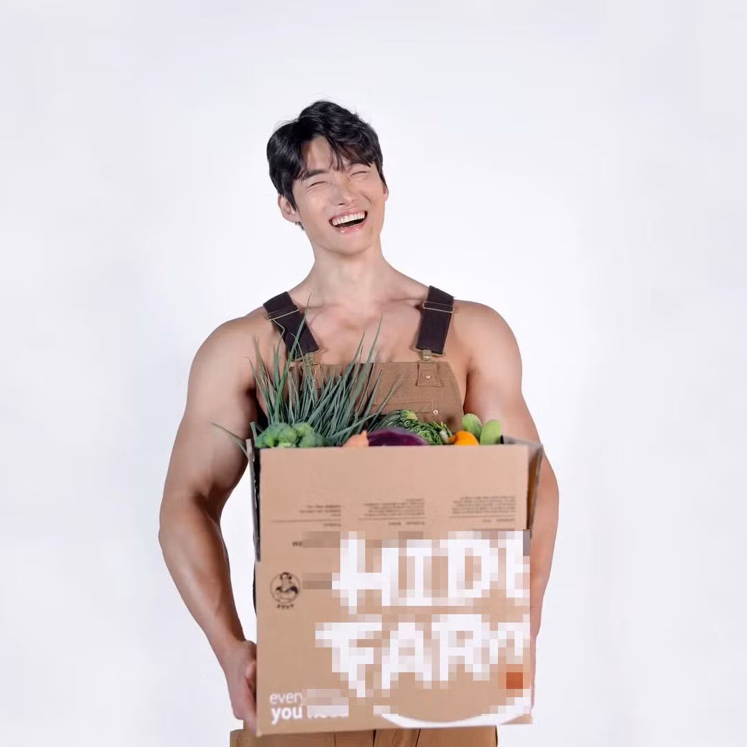 Kim Kyung Jin gây sốt vì ngoại hình quá nóng bỏng so với công việc làm nông. Ảnh: IG.