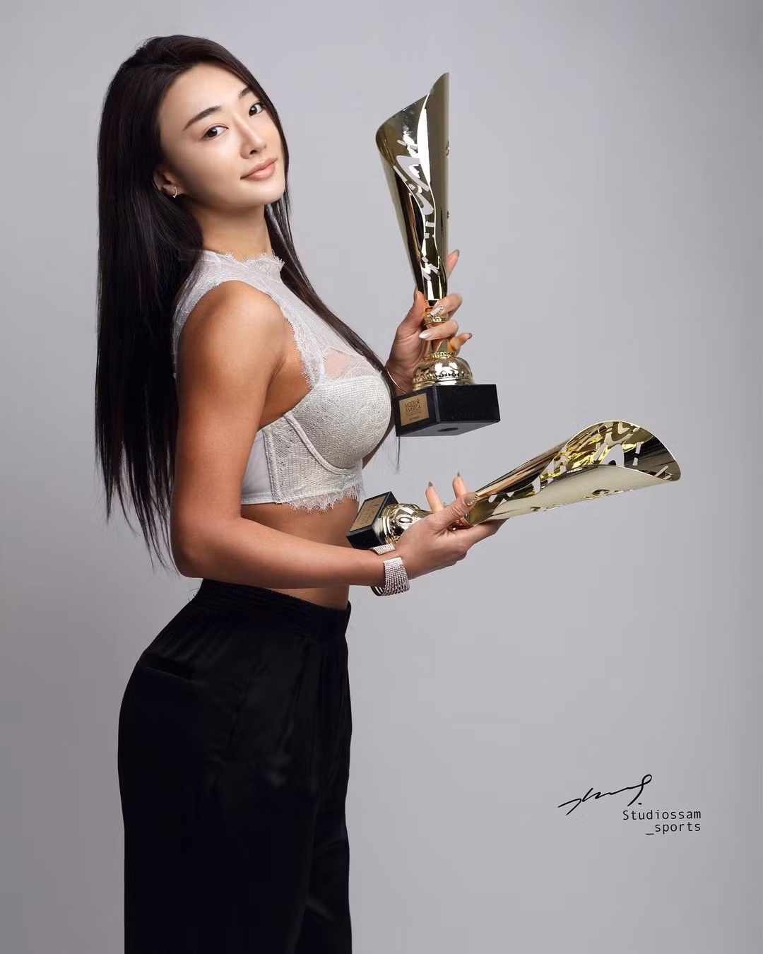Kim đồng thời là người mẫu cho các thương hiệu áo tắm, nội y, đồ thể thao... Trên Instagram, cô chia sẻ nhiều hình ảnh khoe hình thể "bốc lửa". Ảnh: IG.
