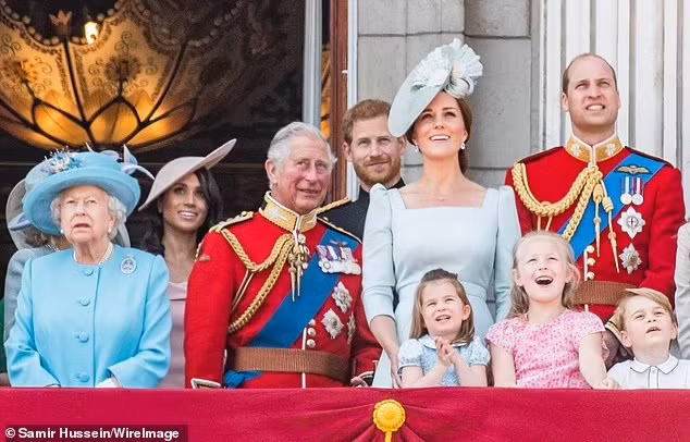 Harry và Meghan không được đứng trên ban công Cung điện Buckingham để chào người dân như khi còn là thành viên hoàng gia. Ảnh: Wire Images.
