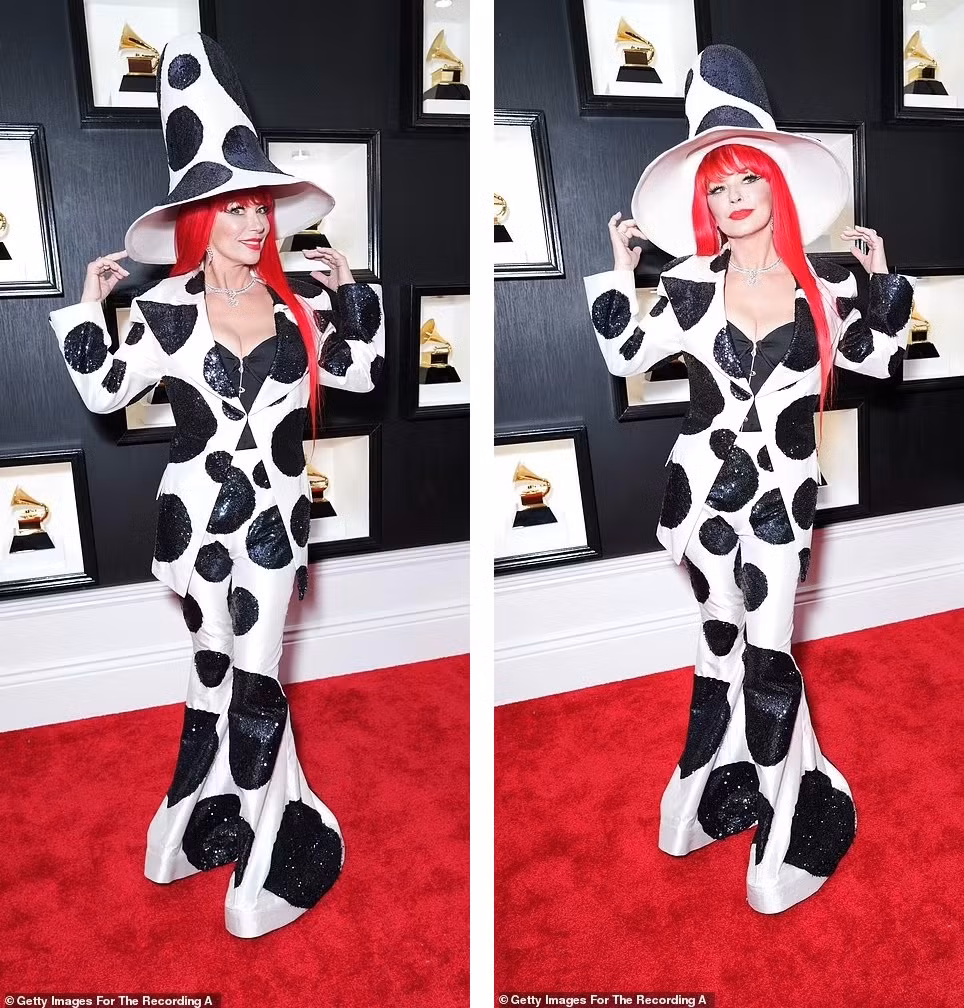 Nữ ca sĩ 57 tuổi người Canada Shania Twain bị Daily Mail xếp vào top đầu "thảm họa thời trang" tại Grammy 2023 với set đồ trắng đốm đen khiến nhiều người liên tưởng đến "ác nữ" Cruella de Vil. Tờ báo Anh cho rằng bộ đồ của Twain là sai lầm về thời trang. Ảnh: Getty Images.