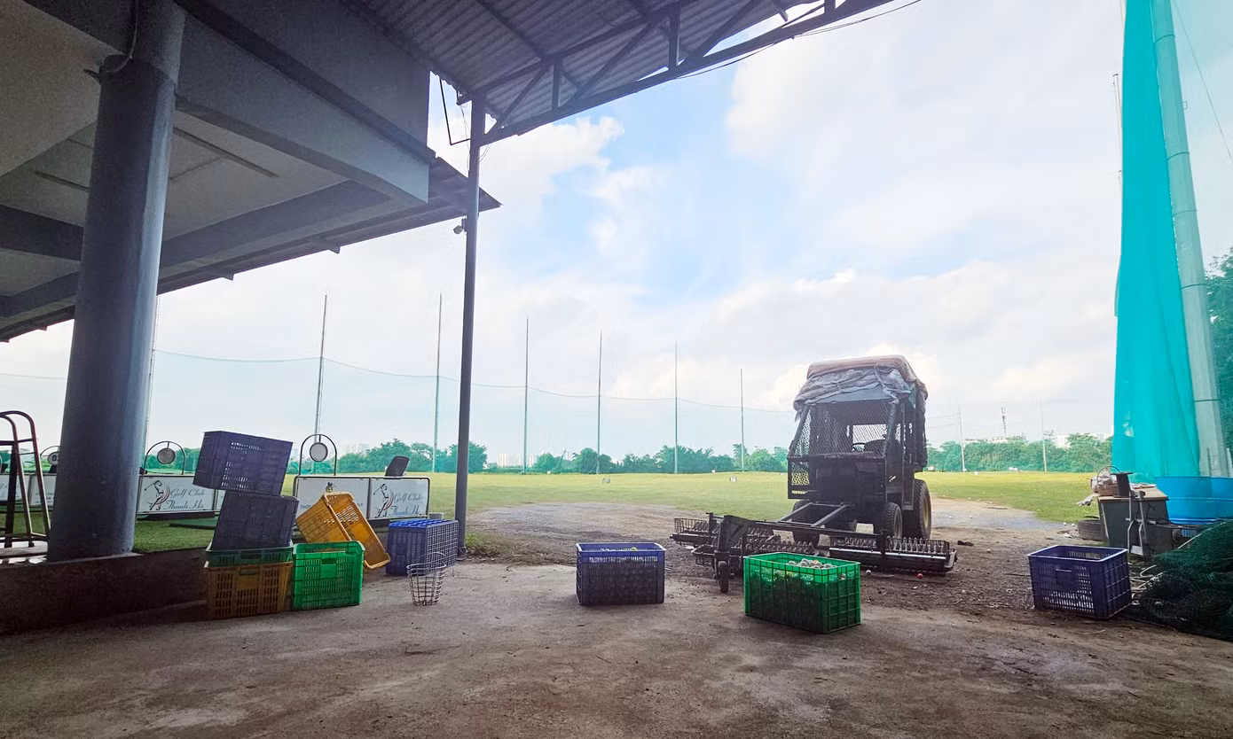 Bên trong sân tập golf Thanh Hà "mọc" sai quy hoạch với quy mô khủng.