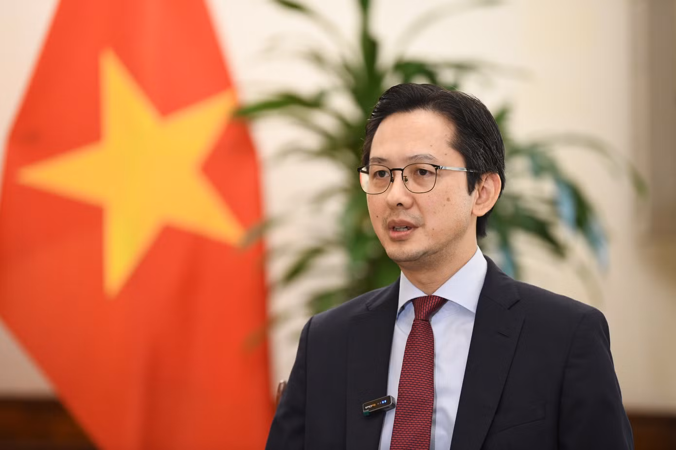 Thứ trưởng Đỗ Hùng Việt trong cuộc trả lời báo chí ngày 27/11. (Ảnh: Như Ý)