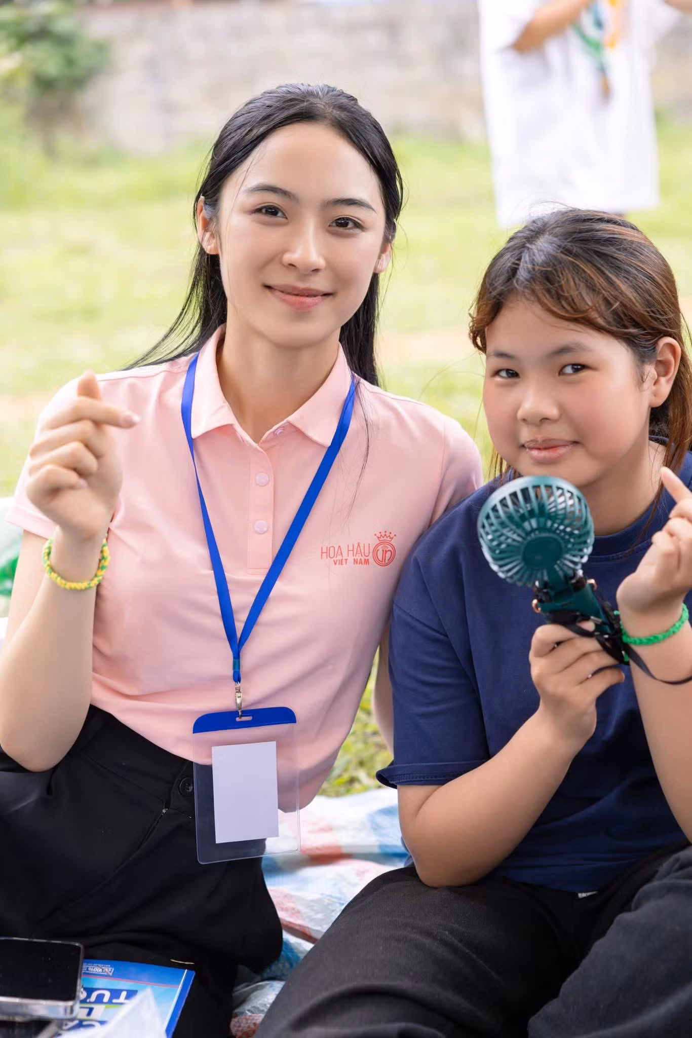 Câu trả lời của Vân Nhi là: "Chúng ta may mắn được cha mẹ cho những cái tên thật hay, thật đẹp. Nhưng cái tên chỉ thật sự hay, ý nghĩa khi được lan tỏa bằng những điều tử tế, những điều tốt đẹp cho cộng đồng. Vì vậy, để cái tên tỏa hương, chúng ta phải không ngừng cố gắng. Và tôi là Nguyễn Thị Vân Nhi, đến với Hoa Hậu Việt Nam mong muốn lan tỏa thật nhiều điều có ích".