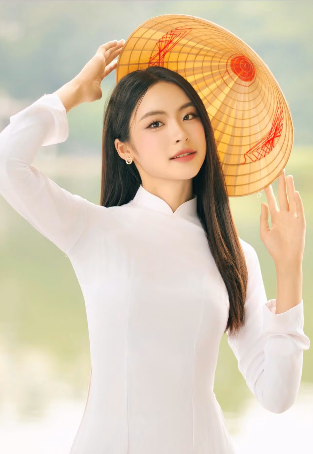 Ngoài ra, Vân Nhi nói cô hoàn toàn xứng đáng với danh hiệu Á hậu 2, kết quả Top 3 công tâm và khách quan.