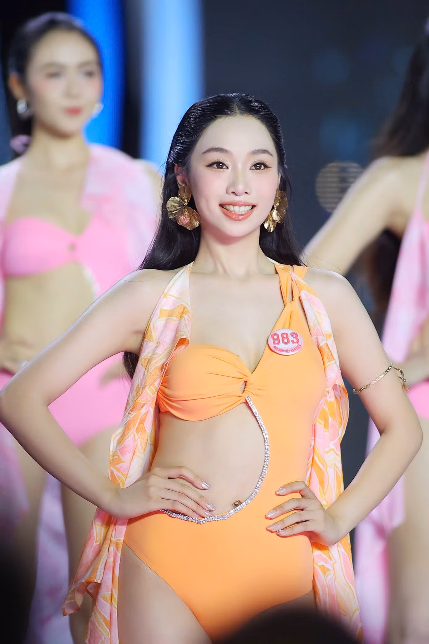 Phạm Thùy Dương cao 1,71 m, số đo ba vòng 73-59-94 cm.