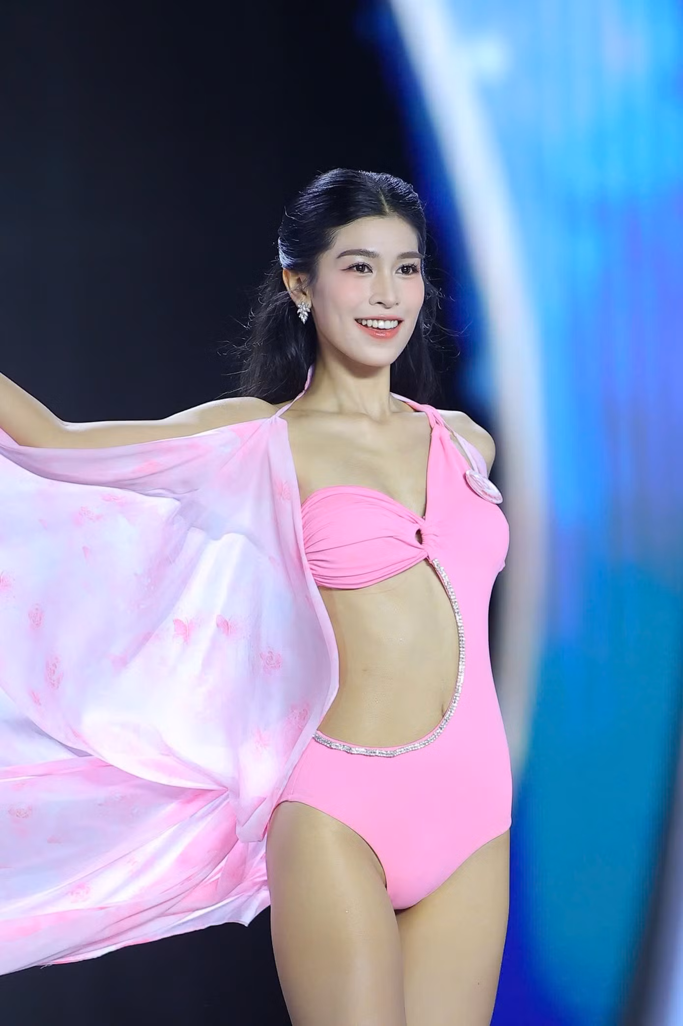 Nguyễn Thanh Thảo cao 1,71 m, số đo ba vòng 75-59-90 cm.