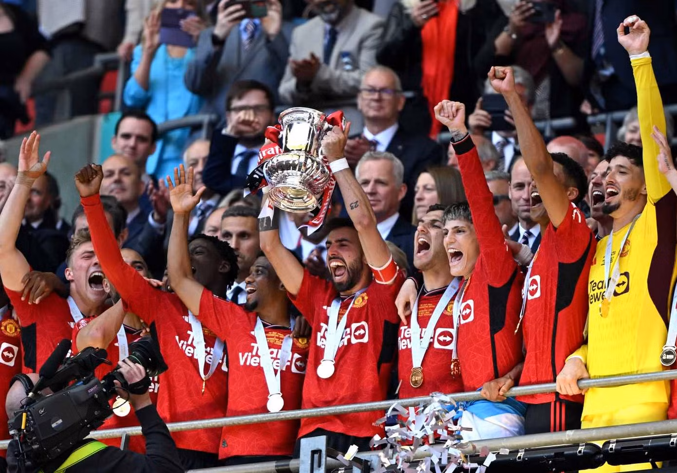 MU kết thúc mùa giải bằng chức vô địch FA Cup
