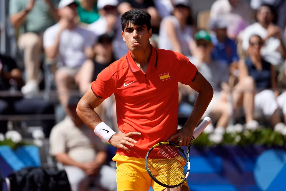 Carlos Alcaraz bất lực trước phong độ đỉnh cao của Djokovic