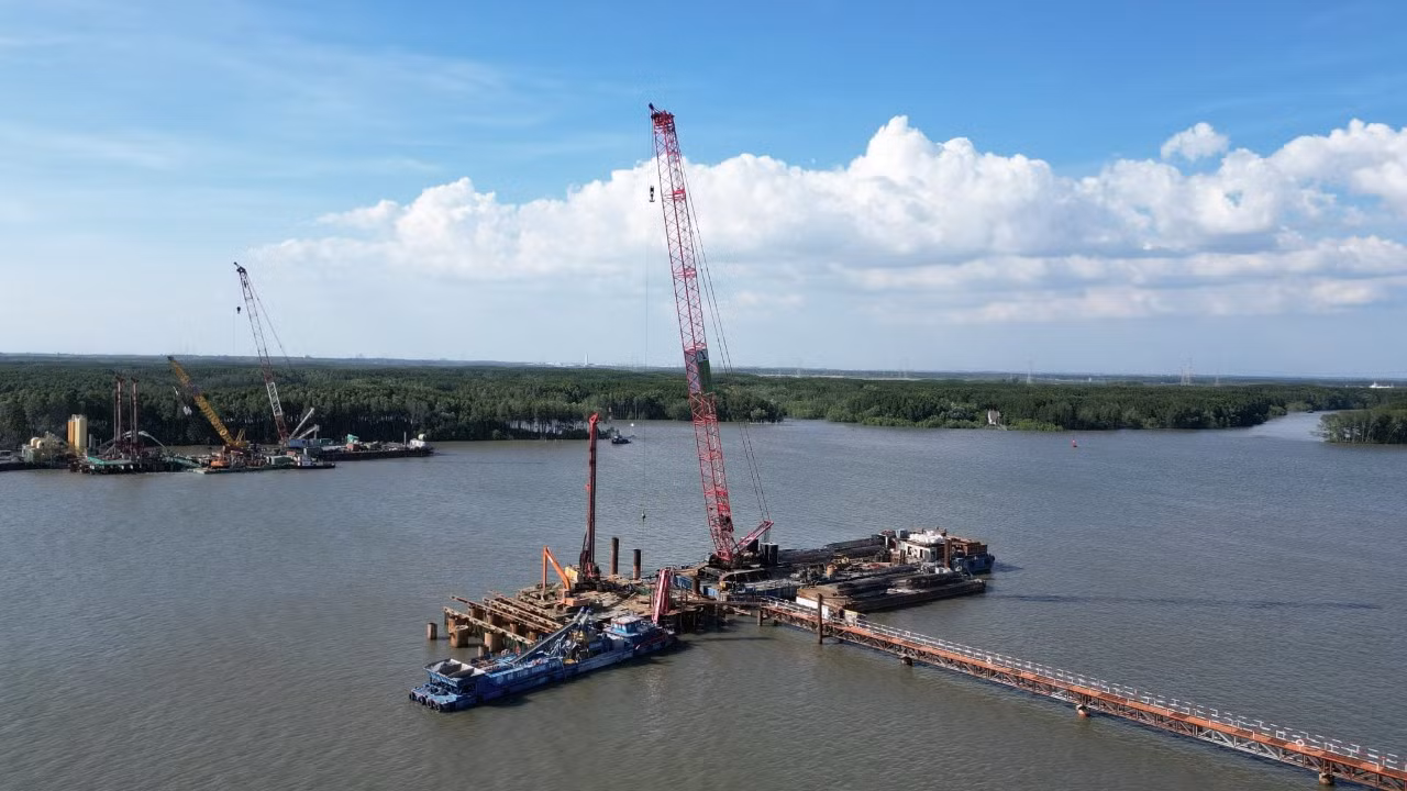 Cầu Phước An bắc qua sông Thị Vải nối huyện Nhơn Trạch với thị xã Phú Mỹ (Bà Rịa - Vũng Tàu) đang thi công, khi hoàn thành vào năm 2026 sẽ hình thành hệ thống giao thông liên kết vùng