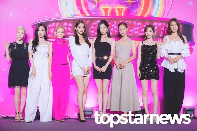 SNSD tái hợp kỷ niệm 15 năm ra mắt.