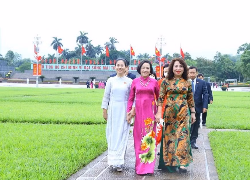 Các đại biểu Quốc hội sang Nhà Quốc hội dự phiên khai mạc kỳ họp. (Ảnh: Văn Điệp/TTXVN) Các đại biểu Quốc hội sang Nhà Quốc hội dự phiên khai mạc kỳ họp. (Ảnh: Văn Điệp/TTXVN)