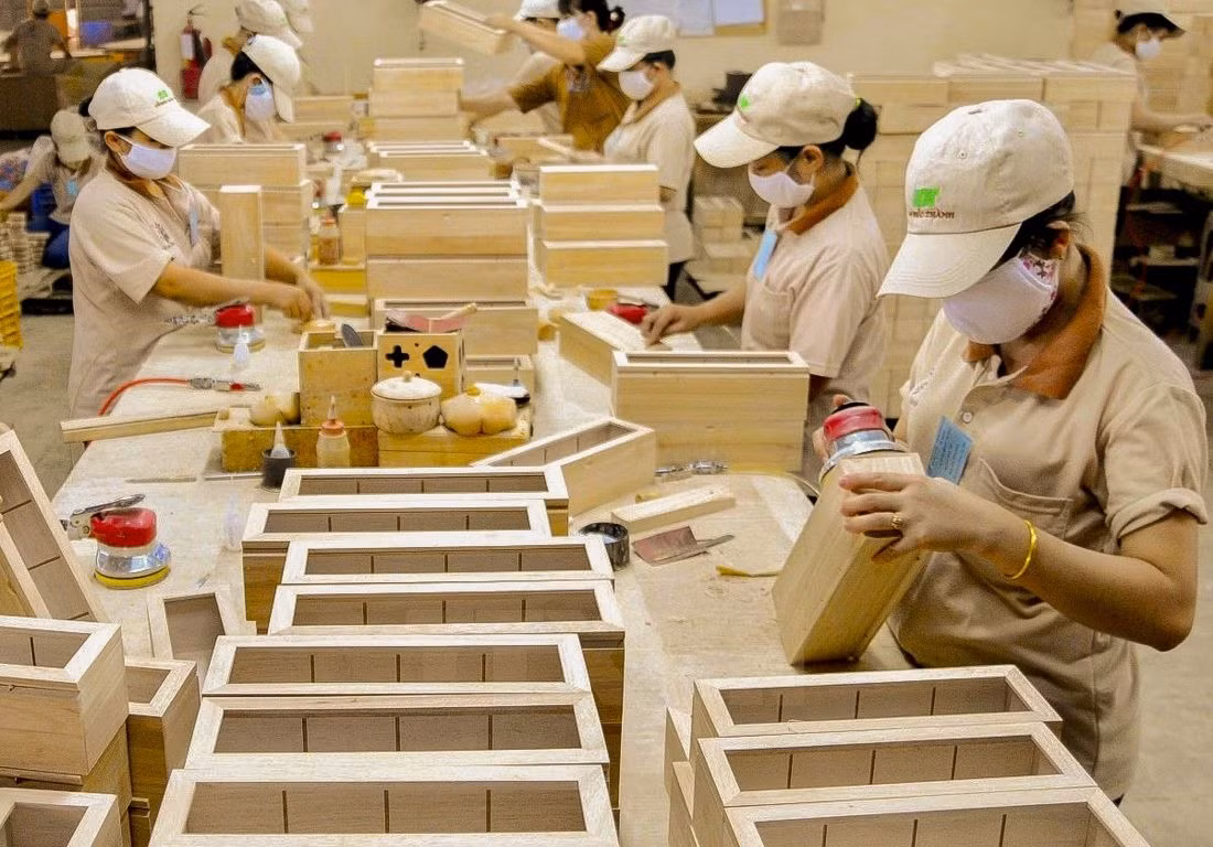 Chỉ trong 2 tháng đầu năm xuất khẩu gỗ đã thu về 2,52 tỷ USD. Ảnh minh họa: moit.gov.vn.