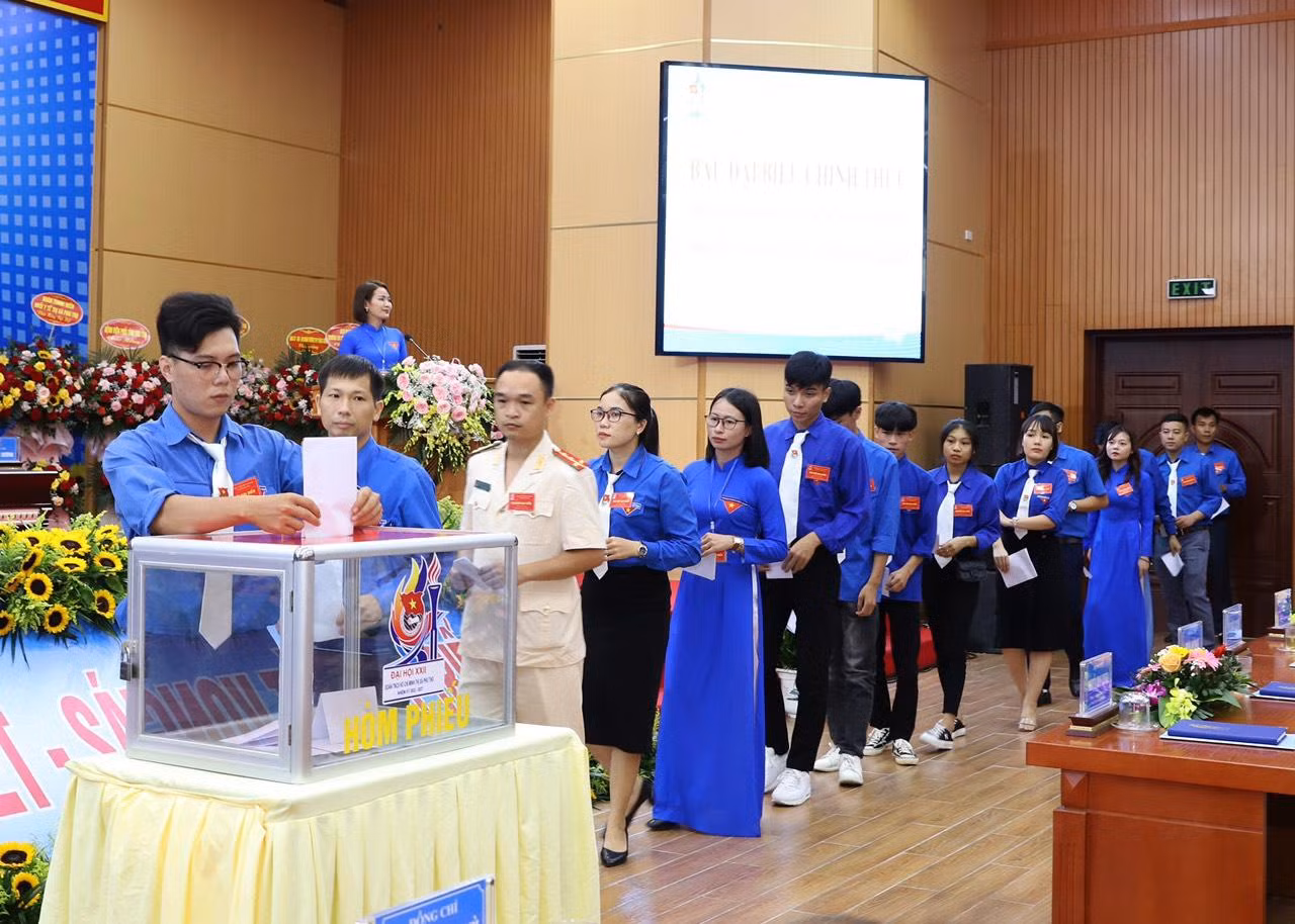 Bỏ phiếu bầu BCH Đoàn TNCS Hồ Chí Minh thị xã Phú Thọ nhiệm kỳ 2022-2027