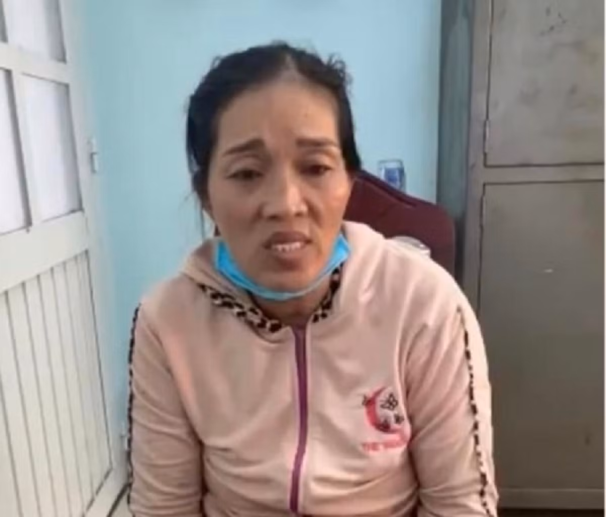 Đối tượng Nguyễn Thị Thanh tại cơ quan công an (Ảnh: CA)