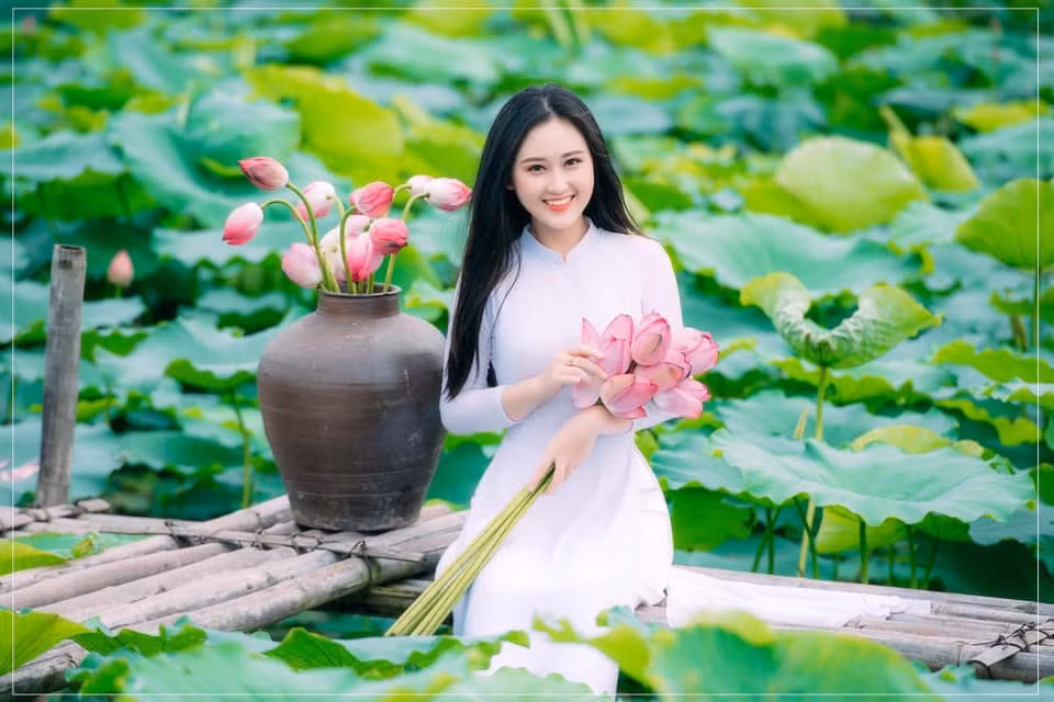 Mùa sen nở, giới trẻ đua nhau 'thả dáng' ảnh 9