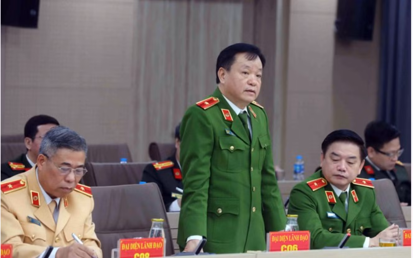 Thiếu tướng Phùng Đức Thắng, Phó Cục trưởng Cục Cảnh sát Quản lý hành chính về trật tự xã hội thông tin tại họp báo Thiếu tướng Phùng Đức Thắng, Phó Cục trưởng Cục Cảnh sát Quản lý hành chính về trật tự xã hội thông tin tại họp báo