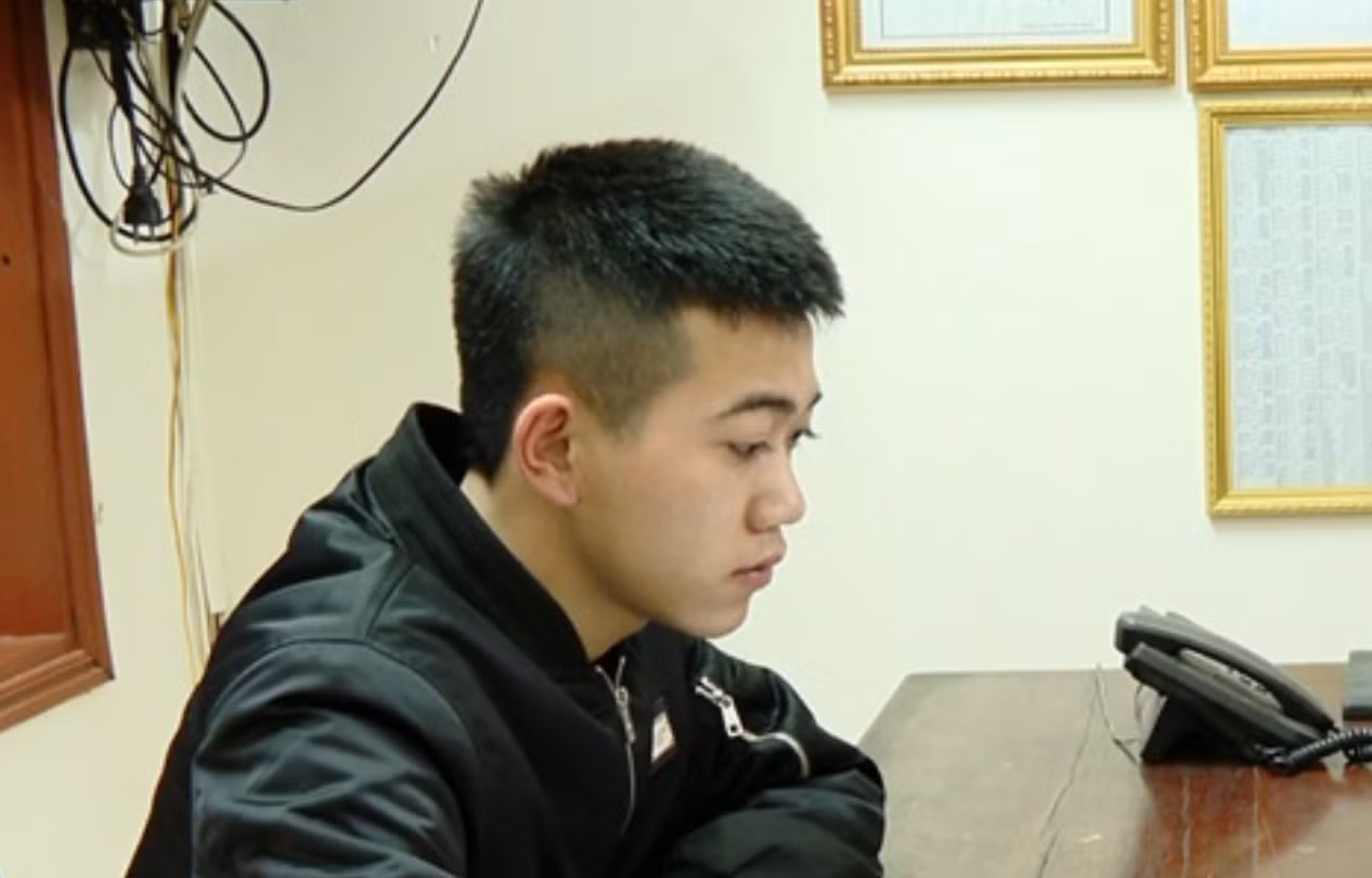 Đinh Quang Minh tại cơ quan công an. Ảnh: CA Ninh Bình.