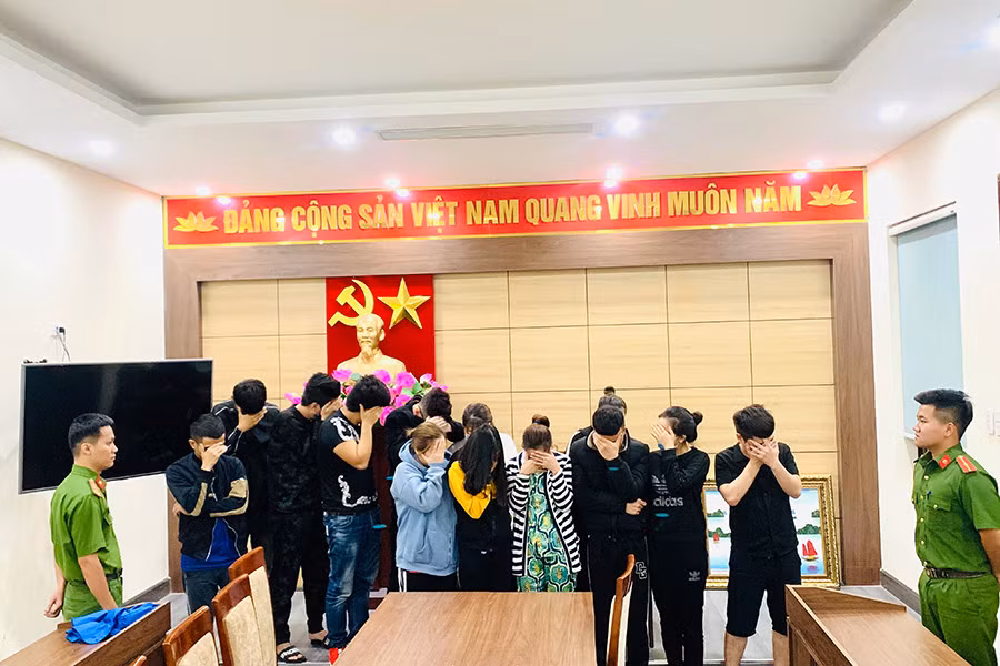 Bắt nhóm đối tượng lừa đảo qua mạng hàng tỷ đồng ảnh 2